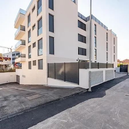 Modern With Whirlpool & Few Steps Away From The - Borik, *