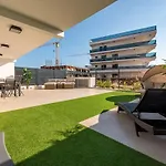 Daire Modern With Whirlpool & Few Steps Away From The - Borik, *