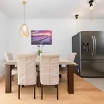 Daire Modern With Whirlpool & Few Steps Away From The - Borik, Zadar