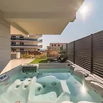 Daire Modern With Whirlpool & Few Steps Away From The - Borik, *