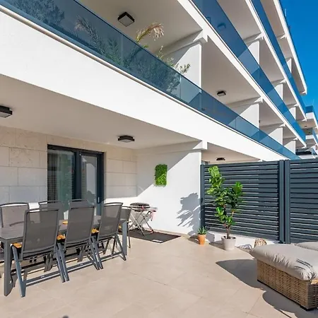 Modern With Whirlpool & Few Steps Away From The - Borik, Апартаменты