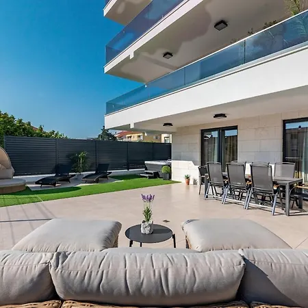 Modern With Whirlpool & Few Steps Away From The - Borik,