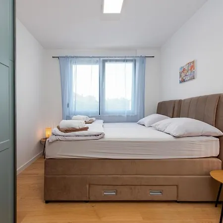 Modern With Whirlpool & Few Steps Away From The - Borik, Апартаменты