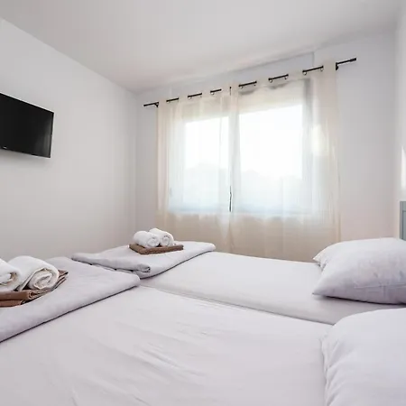 Апартаменты Modern With Whirlpool & Few Steps Away From The - Borik, *