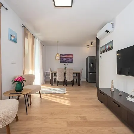 Modern With Whirlpool & Few Steps Away From The - Borik, * Задар