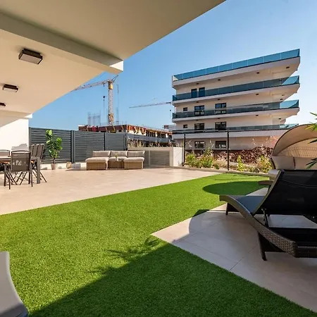 Апартаменты Modern With Whirlpool & Few Steps Away From The - Borik, *