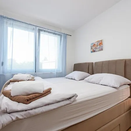 Апартаменты Modern With Whirlpool & Few Steps Away From The - Borik, *