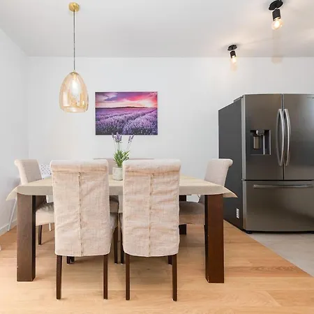 Апартаменты Modern With Whirlpool & Few Steps Away From The - Borik, Задар
