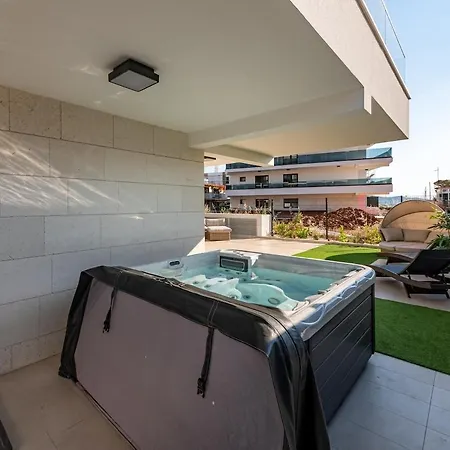 Modern With Whirlpool & Few Steps Away From The - Borik, * Задар