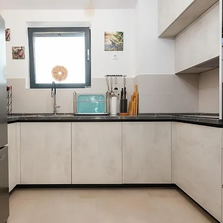 Modern With Whirlpool & Few Steps Away From The - Borik, Апартаменты *