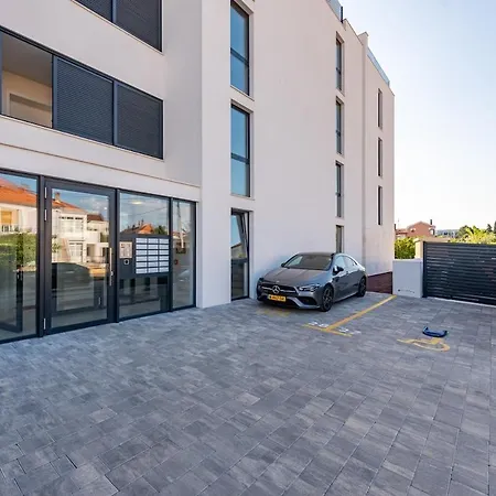 Modern With Whirlpool & Few Steps Away From The - Borik, Апартаменты Задар