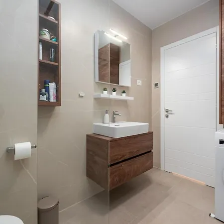 Modern With Whirlpool & Few Steps Away From The - Borik, Задар