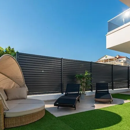 Modern With Whirlpool & Few Steps Away From The - Borik, * Задар